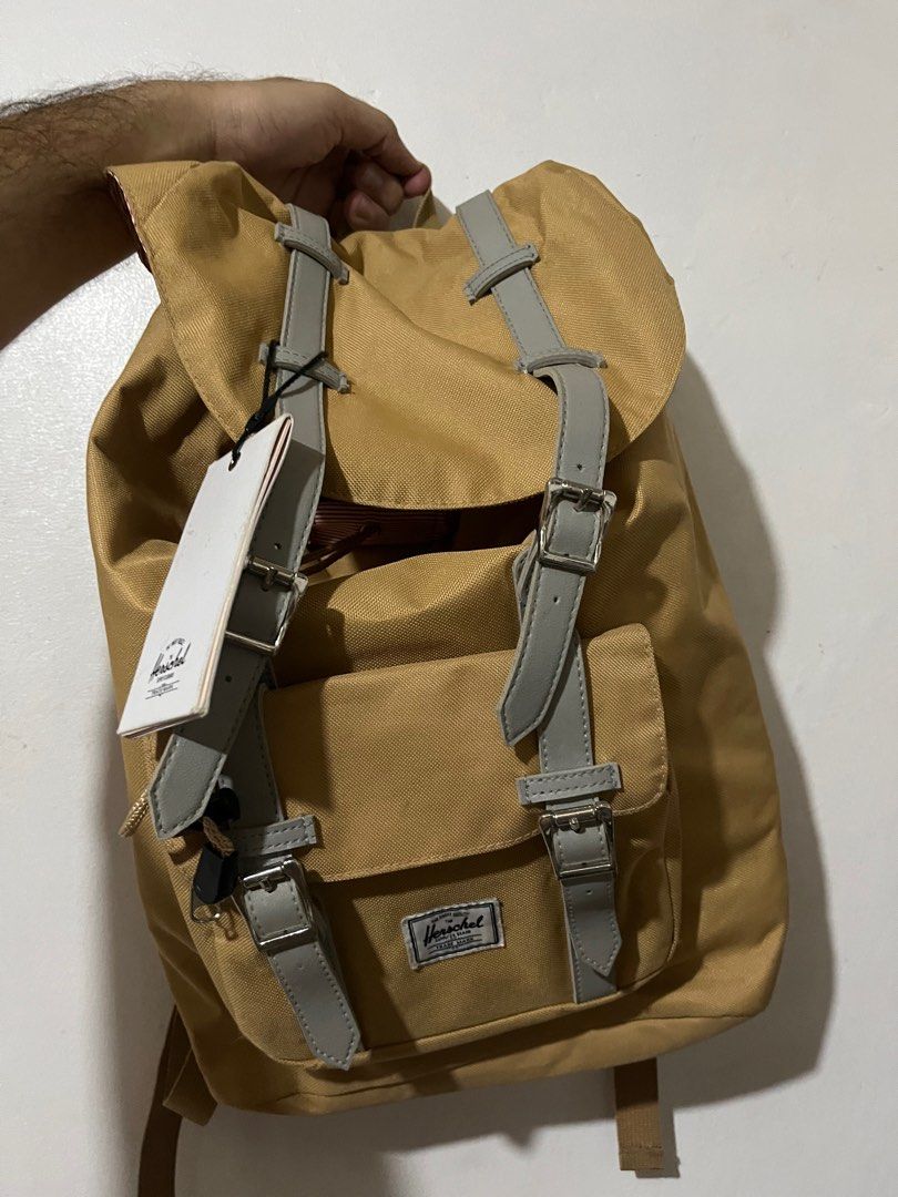 Herschel Original Authentic Legit bag (Category: Backpacks) located in Quezon City. Submitted by arshypre (Listing ID 1385608381, Image 2). Description: Good as brand new Used maybe once or twice Honest issue: needs wash due to stock but stored inside a plastic.