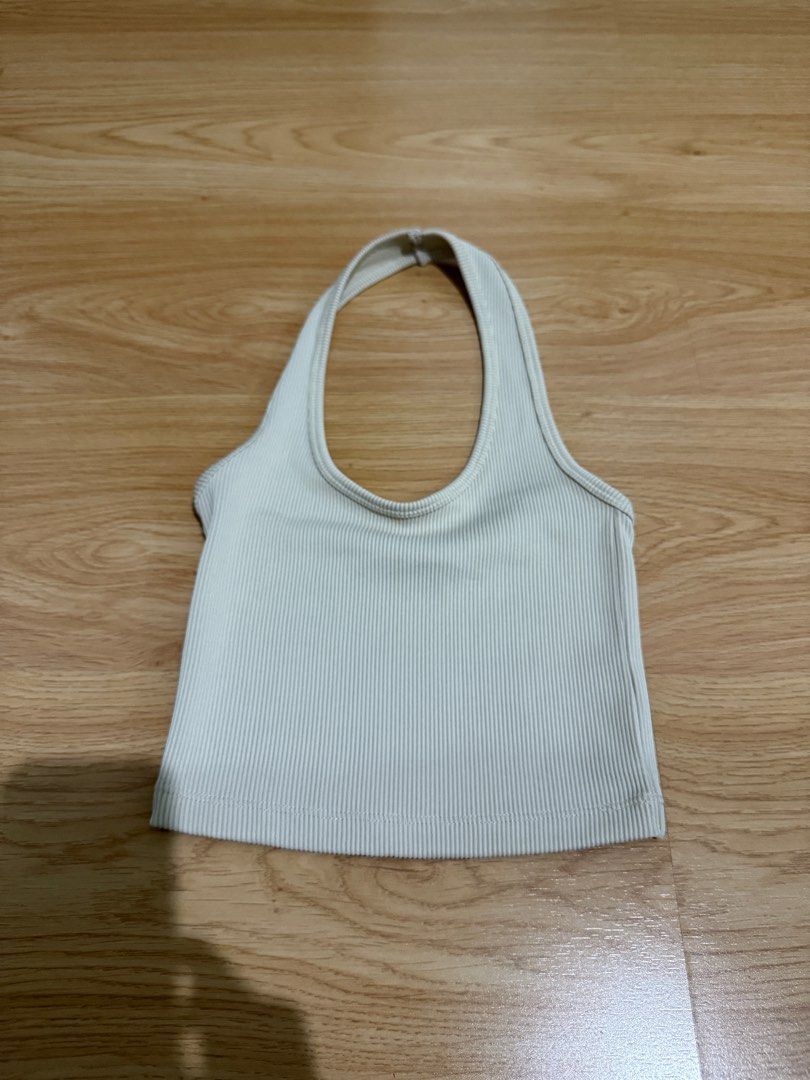 H&M Halter Top (Category: Sleeveless) located in Davao. Submitted by thearchiveedit (Listing ID 1385583836, Image 1). Description: - No “when worn” requests Seller’s measurements: 5’2, 41kg, 32-24-32. Bottoms are tailored to fit seller. - No lowballing - No joy reservers - Most items are in pristine condition(barely used, used once) - All items are guaranteed AUTHENTIC.