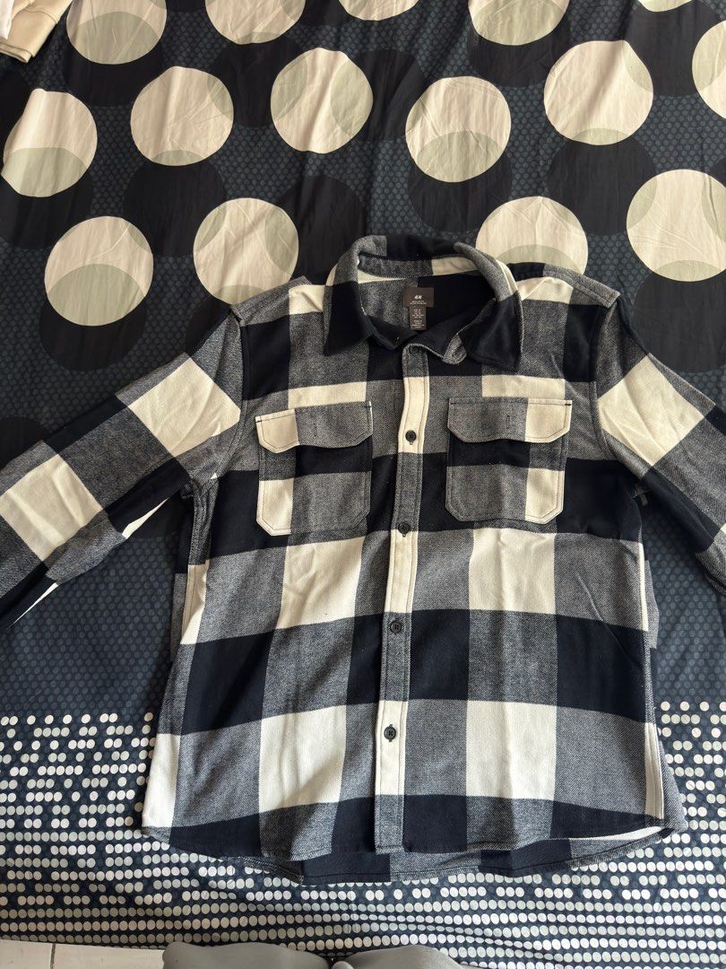 H&M Plaid jacket (Category: Coats, Jackets and Outerwear) located in Caloocan City. Submitted by knackknicks (Listing ID 1385435453, Image 1). Description: Worn a few times Almost new .