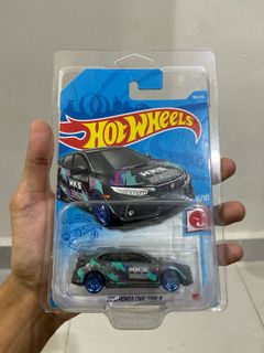 (Category: ) located in . Submitted by thrifyhotwheels (Listing ID 1385602521, Image 1). Description: .
