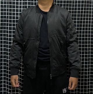 (Kategori: ) berada di . Dikirim oleh cuone.thrift (ID iklan 1385488167, Gambar 1). Deskripsi: .