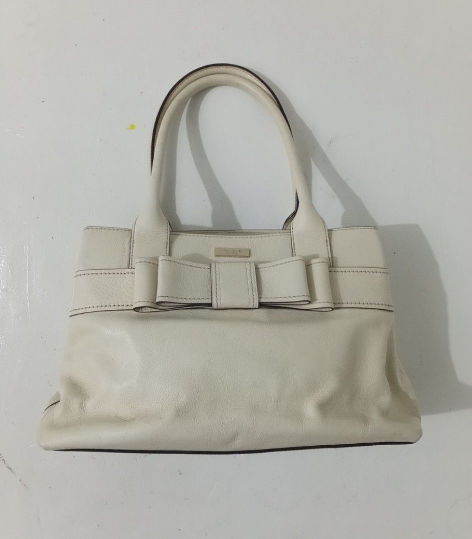 Kate Spade Shoulder/Handbag (Category: Luxury Bags & Wallets) located in Navotas City. Submitted by riyuwi (Listing ID 1385608558, Image 1). Description: PREOWNED Lightly Used Authentic KATE SPADE BIG BOW APPLIQUE SHOULDER /HANDBAG CREAM LARGE Sign of Used Flaws : Minimal. light Stain/Dirt ,near. Side & bottom of the bag Corner Spot ,barely Noticeable When In USe Innerlining ,Clean ,wth Authenticity tags inside . Good Condition 9/10.