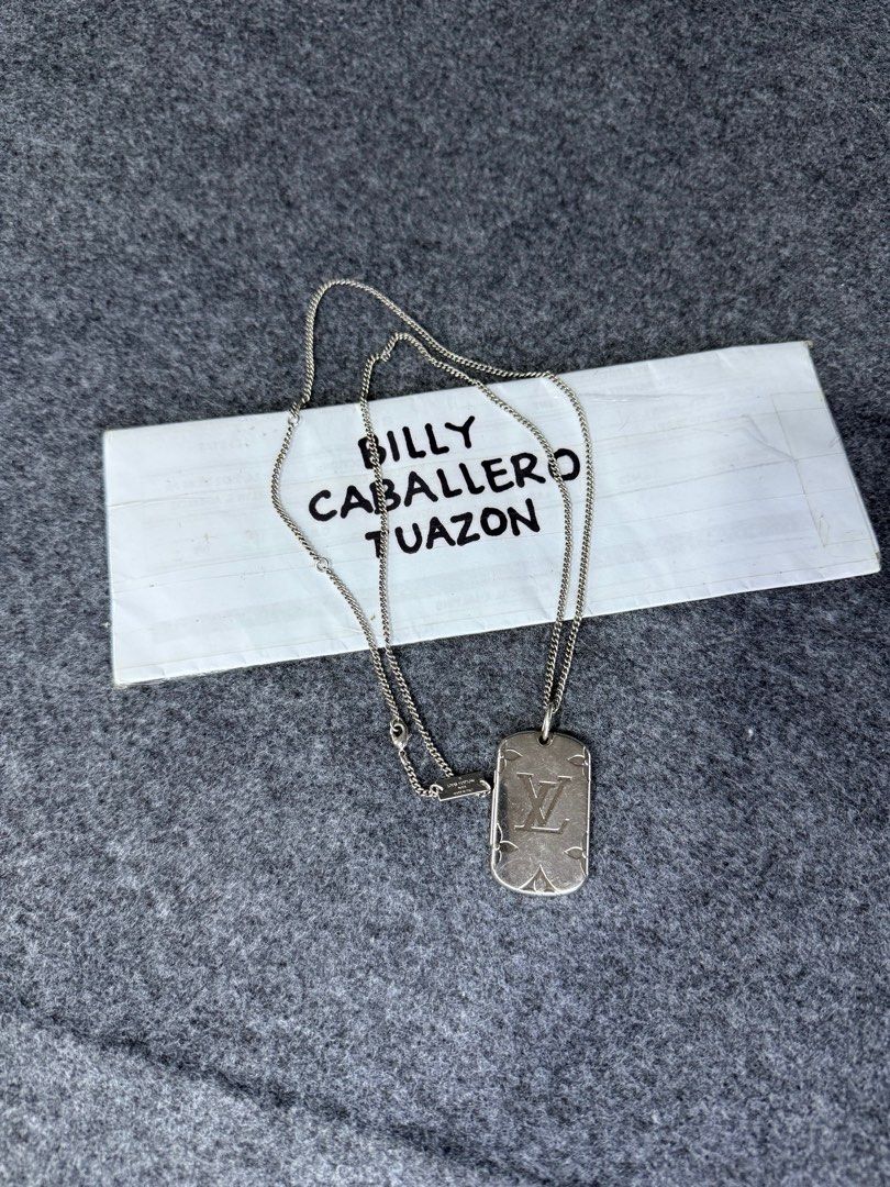 LOUIS VUITTON LV MONOGRAM LOCKET NECKLACE (Category: Luxury Accessories) located in Taguig. Submitted by billsanity (Listing ID 1385559296, Image 1). Description: ⚠️ READ THE DESCRIPTION AND CHECK ALL PICS BEFORE INQUIRING ⚠️ ⚠️GRAB IT BEFORE IT’S GONE⚠️ ⚠️MINE MO NA BAKA MAUNAHAN KA PA MAGSISI KA PA ⚠️ LOUIS VUITTON LV MONOGRAM LOCKET NECKLACE 💯💯💯 Money back guaranteed Rank AB Used but in presentable condition Bawal sa maarte! Selling low for