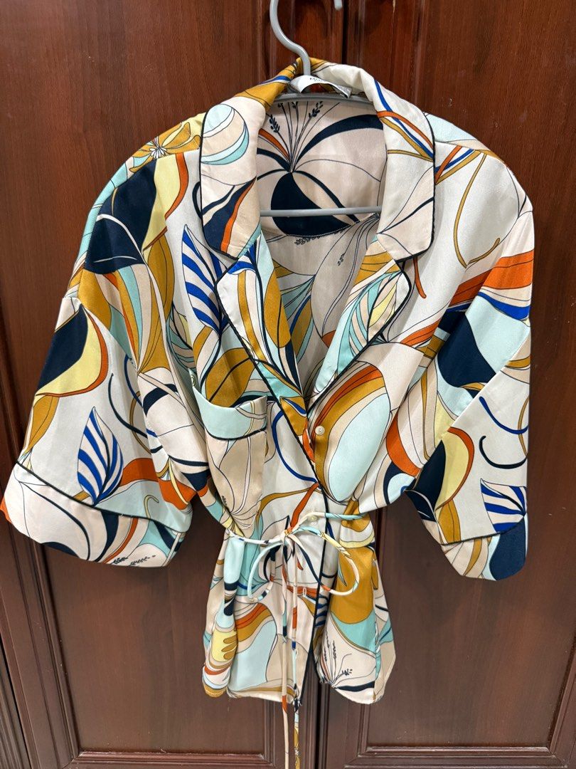 Mango Top (Category: Blouses) located in Davao. Submitted by thearchiveedit (Listing ID 1385582203, Image 1). Description: - No “when worn” requests Seller’s measurements: 5’2, 41kg, 32-24-32. Bottoms are tailored to fit seller. - No lowballing - No joy reservers - Most items are in pristine condition(barely used, used once) - All items are guaranteed AUTHENTIC.