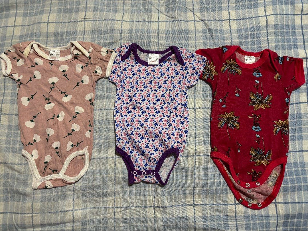 onesies 0-6 (Category: Babies & Kids Fashion) located in San Jose. Submitted by twitandrada (Listing ID 1385556852, Image 2). Description: bundle for each photos good for 0-6months.