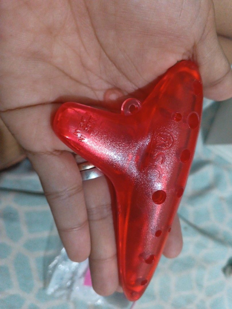 Original Night Soprano Plastic Ocarina (Category: Musical Instruments) located in Muntinlupa City. Submitted by kittymeowcute (Listing ID 1385573921, Image 2). Description: Halos di po nagamit. Soprano Ocarina. 12 Holes. Original Night Ocarina. Made in Japan. Lightly Used, Mint Condition pa, walang mga gasgas and all. change of mind lang, mas prefer and alto ocarina..