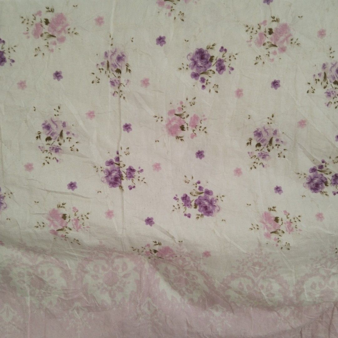 pink and purple floral comforter (Category: Bedding & Towels) located in Los Banos. Submitted by charrylasanas (Listing ID 1385524078, Image 3). Description: 💜 “Lavender Field Day” 🌸 lilac florals + blush paneling | soft romantic vintage 🧺 preloved & lightly washed 🍰 approx. single size 🪞 see full details: • creamy base with scattered purple rose clusters • blush-pink panel sections for extra sweetness • lightweight, perfect for layering or 