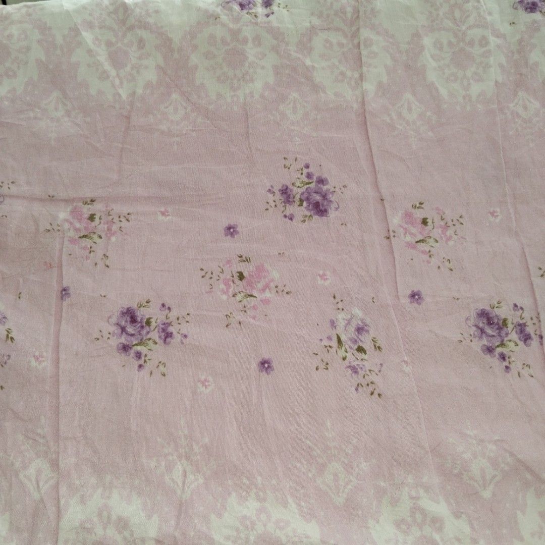 pink and purple floral comforter (Category: Bedding & Towels) located in Los Banos. Submitted by charrylasanas (Listing ID 1385524078, Image 2). Description: 💜 “Lavender Field Day” 🌸 lilac florals + blush paneling | soft romantic vintage 🧺 preloved & lightly washed 🍰 approx. single size 🪞 see full details: • creamy base with scattered purple rose clusters • blush-pink panel sections for extra sweetness • lightweight, perfect for layering or 