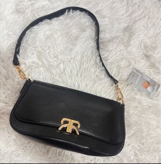 (Category: ) located in . Submitted by new.preloved.auth (Listing ID 1385585002, Image 1). Description: .