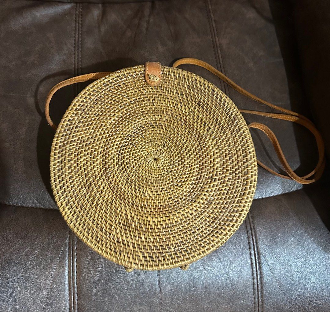 Rattan Crossbody Bag (Category: Cross-body Bags) located in Tarlac. Submitted by luvanth (Listing ID 1385580318, Image 1). Description: ╰➤ mop: gcash or bdo ╰➤ mod: j&t or lbc.