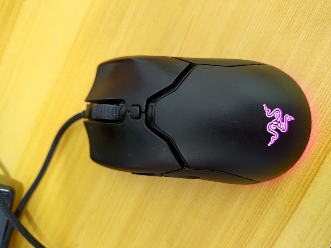 Razer Viper Mini - Gaming mouse - Laptop mouse - PC mouse (Category: Mouse & Mousepads) located in Caloocan City. Submitted by elvsrab (Listing ID 1385554535, Image 3). Description: Price still negotiable. Huwag lang super barat. Full Specs: Model: Razer Viper Mini---Ultra-lightweight wired gaming mouse Form Factor: Ambidextrous (optimized for small to medium hands)---Designed for claw and fingertip grip styles Weight: 61g (excluding cable)---One