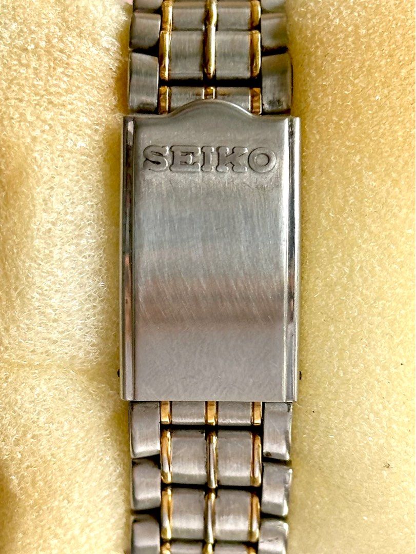 Seiko Kinetic (Category: Luxury Watches) located in Bulacan. Submitted by whatsonyourwristmnl (Listing ID 1385456044, Image 3). Description: Seiko Kinetic SGT304 - 5M22-6B60 - Caliber quartz movement - All original - 38mm - Bi-color look - Non-numeric hour marks - 1990s ₱8,999 Disclaimer: This is a vintage watch. Therefore, there might be signs of usage. Please manage your expectations. .
