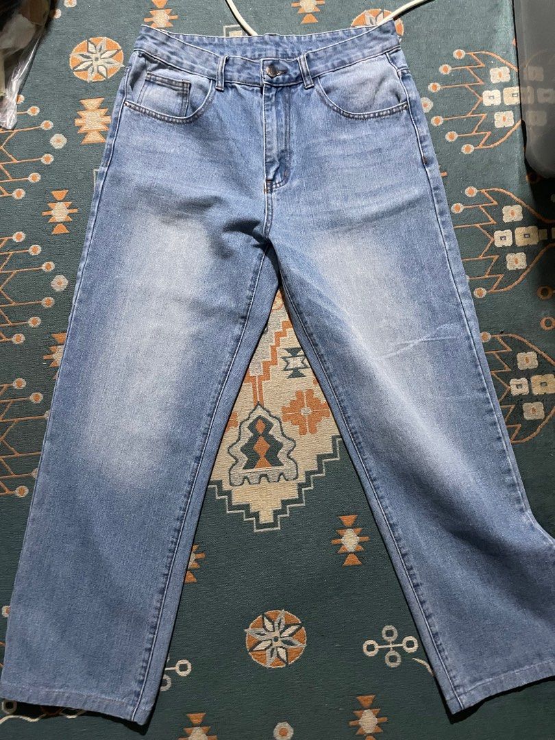 Shein Denim Pants relaxed fit (Category: Jeans) located in Pasig City. Submitted by eeveewuv (Listing ID 1385582564, Image 1). Description: Shein denim pants relaxed fit PHP 200 + sf Used Slightly baggy Size Small in shein Size reference in last slide, although i cropped it a bit I’m 5,4.5 and it falls perfectly above the ground .