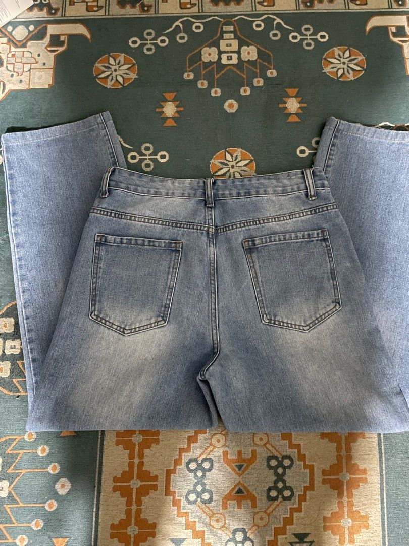 Shein Denim Pants relaxed fit (Category: Jeans) located in Pasig City. Submitted by eeveewuv (Listing ID 1385582564, Image 2). Description: Shein denim pants relaxed fit PHP 200 + sf Used Slightly baggy Size Small in shein Size reference in last slide, although i cropped it a bit I’m 5,4.5 and it falls perfectly above the ground .