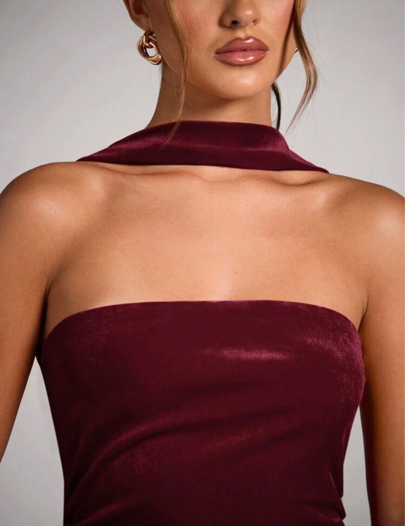 SHEIN Maroon Velvet Dress (Category: Dresses) located in Makati City. Submitted by sheheynnn_ (Listing ID 1385446331, Image 3). Description: Selling my velvet dress from SHEIN. Only worn once during graduation creative shoot. Still like new. Won’t be using again, kaya benta na. PM nalang sa actual photo na suot ko siya. .