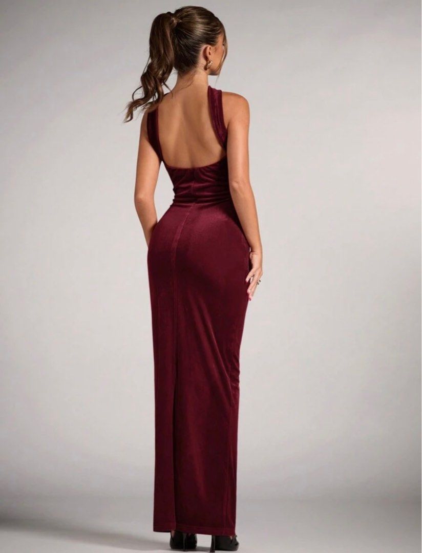 SHEIN Maroon Velvet Dress (Category: Dresses) located in Makati City. Submitted by sheheynnn_ (Listing ID 1385446331, Image 2). Description: Selling my velvet dress from SHEIN. Only worn once during graduation creative shoot. Still like new. Won’t be using again, kaya benta na. PM nalang sa actual photo na suot ko siya. .