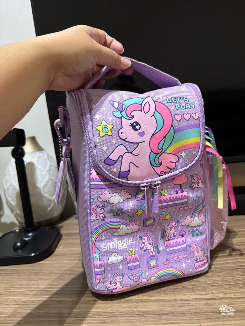 Smiggle Lunchbox (Category: Food Organization & Storage) located in Makati City. Submitted by dpgaquino_ (Listing ID 1385557332, Image 2). Description: Preloved but in very good condition. w/ original tag No issue. No damage. Just needs cleaning.