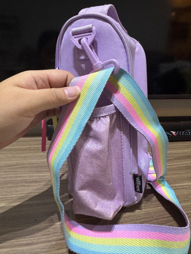 Smiggle Lunchbox (Category: Food Organization & Storage) located in Makati City. Submitted by dpgaquino_ (Listing ID 1385557332, Image 3). Description: Preloved but in very good condition. w/ original tag No issue. No damage. Just needs cleaning.