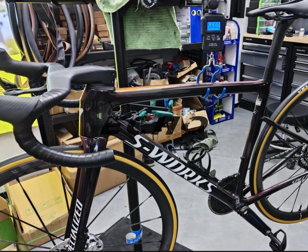 Sworks Tarmac SL8 Used Frameset – Red to Black Pearl / Gloss Solidity | Road bike | Specialized | Sworks | Shimano | SRAM (Category: Bicycles) located in Singapore. Submitted by echocycling (Listing ID 1385602596, Image 2). Description: Price (Frameset Only): $5,380 Size: 520 Condition: 9.999/10 – almost brand new • Used frameset but in excellent condition • No noticeable scratches or scuffs • DM for a close-up video of the frame to verify condit