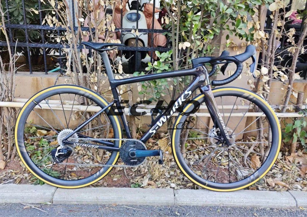 Sworks Tarmac SL8 Used Frameset – Red to Black Pearl / Gloss Solidity | Road bike | Specialized | Sworks | Shimano | SRAM (Category: Bicycles) located in Singapore. Submitted by echocycling (Listing ID 1385602596, Image 1). Description: Price (Frameset Only): $5,380 Size: 520 Condition: 9.999/10 – almost brand new • Used frameset but in excellent condition • No noticeable scratches or scuffs • DM for a close-up video of the frame to verify condit