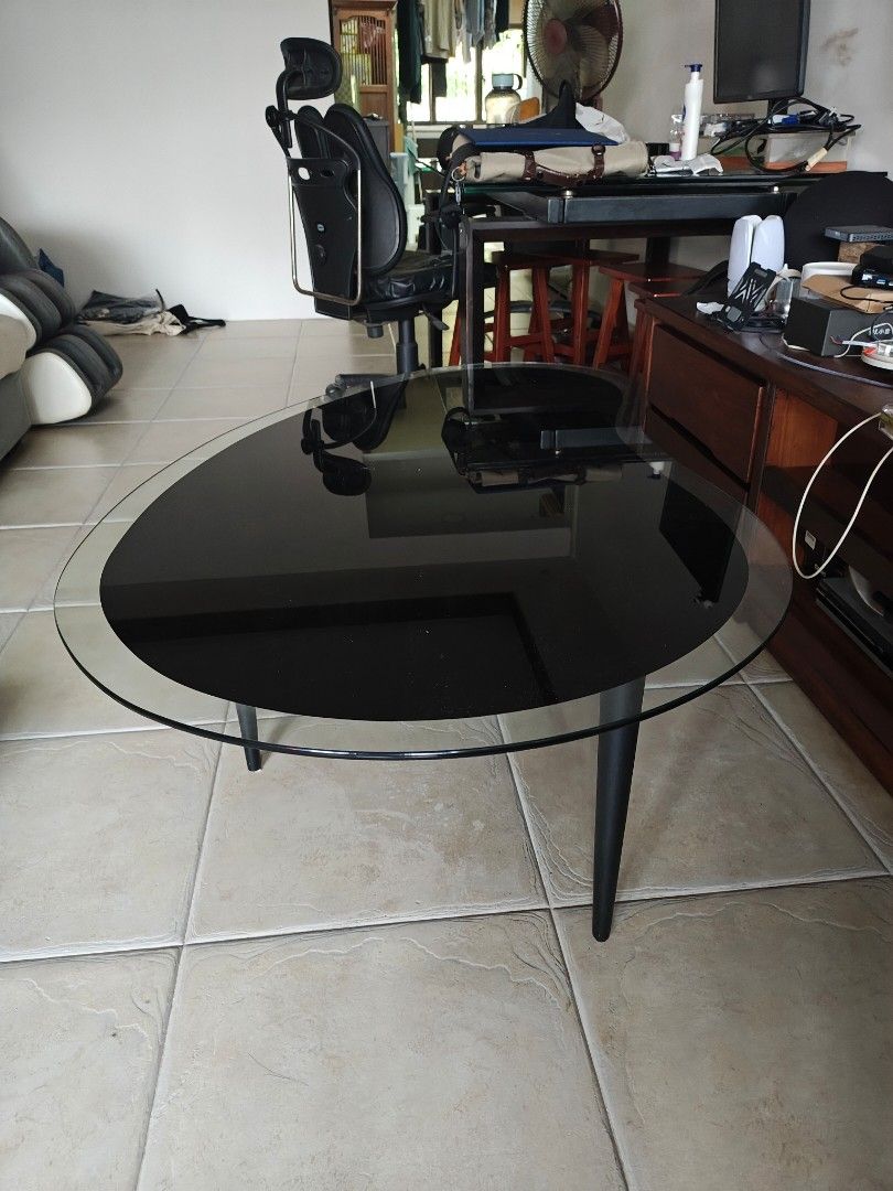 table (Category: Other Home Furniture) located in Singapore. Submitted by bill2me (Listing ID 1385432304, Image 3). Description: hi I'm selling this table still look good.