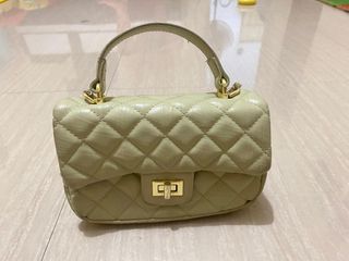 (Kategori: ) berada di . Dikirim oleh tursinah011997 (ID iklan 1385614583, Gambar 1). Deskripsi: .