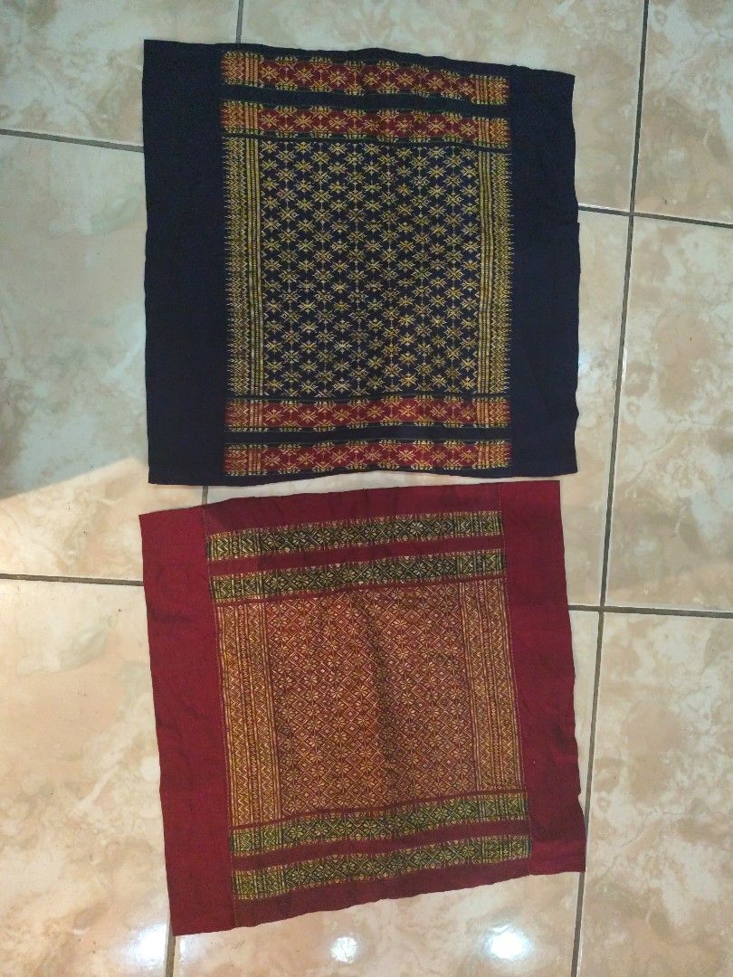 Throw Pillow Cover (Category: Cushions & Throws) located in Dipolog. Submitted by thriftteata (Listing ID 1385490175, Image 1). Description: like new no flaws ships from Mindanao.