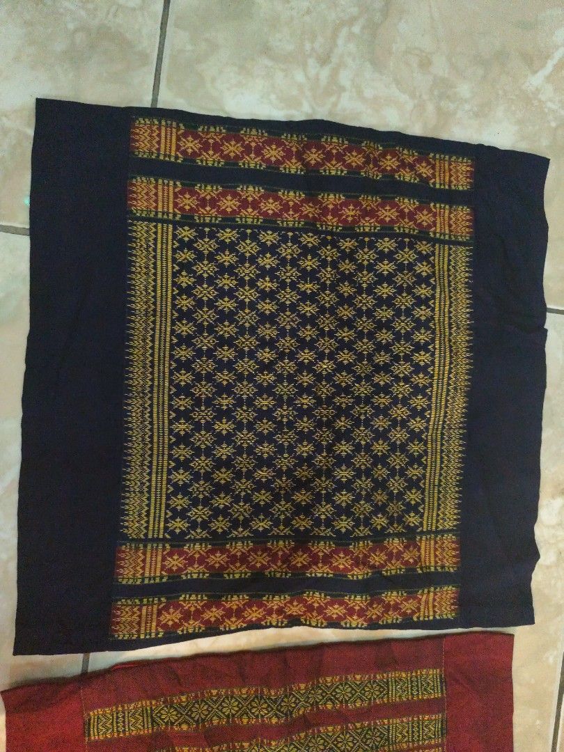 Throw Pillow Cover (Category: Cushions & Throws) located in Dipolog. Submitted by thriftteata (Listing ID 1385490175, Image 2). Description: like new no flaws ships from Mindanao.