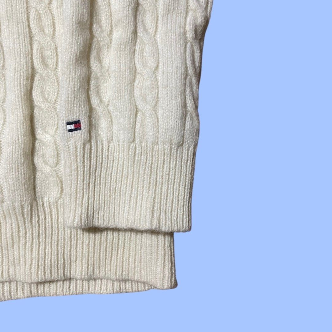 TOMMY HILFIGER CABLE KNIT SWEATER (Category: Coats, Jackets and Outerwear) located in Manila. Submitted by COMFYTS (Listing ID 1385466413, Image 2). Description: TOMMY HILFIGER CABLE KNIT SWEATER MEDIUM ON TAG FOR WMNS 850 + sf PM FOR MORE INFO.