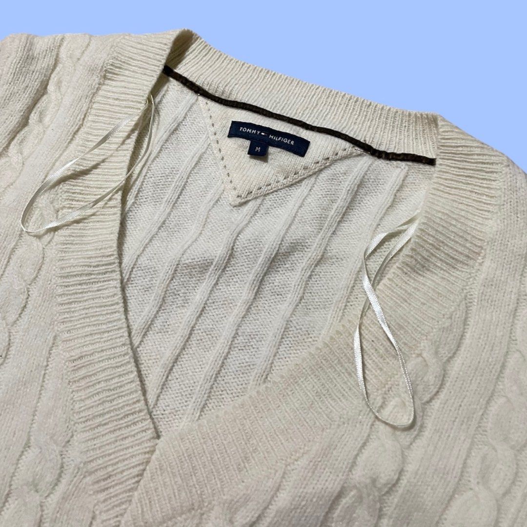 TOMMY HILFIGER CABLE KNIT SWEATER (Category: Coats, Jackets and Outerwear) located in Manila. Submitted by COMFYTS (Listing ID 1385466413, Image 3). Description: TOMMY HILFIGER CABLE KNIT SWEATER MEDIUM ON TAG FOR WMNS 850 + sf PM FOR MORE INFO.