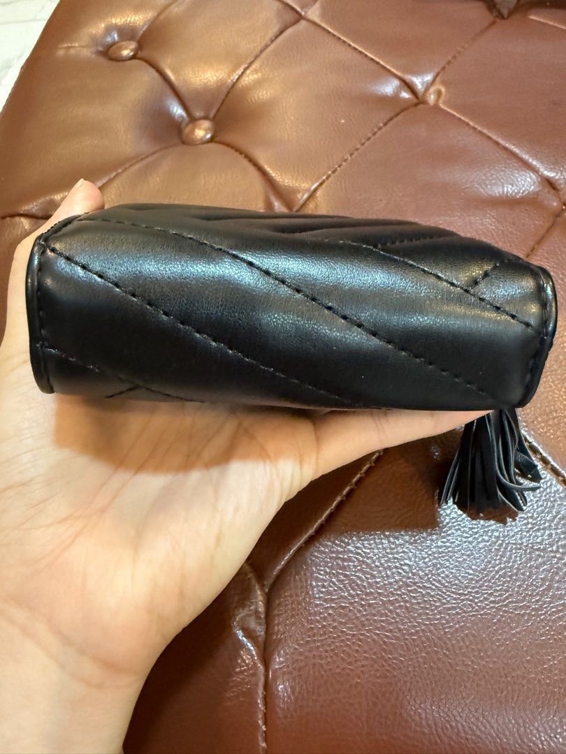 Tory Burch (Category: Luxury Bags & Wallets) located in Lipa City. Submitted by thyra06 (Listing ID 1385538127, Image 3). Description: Tory burch authentic good as new no flaws.