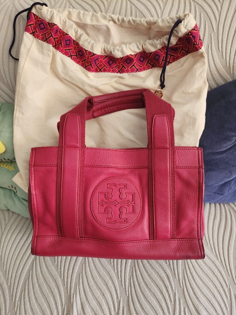 Tory burch handbag (Category: Luxury Bags & Wallets) located in Quezon City. Submitted by deng43763 (Listing ID 1385480271, Image 1). Description: authentic leather tory burch handbag with dustbag.