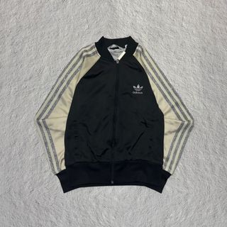 (Kategori: ) berada di . Dikirim oleh everywearclub.id (ID iklan 1385580534, Gambar 1). Deskripsi: .