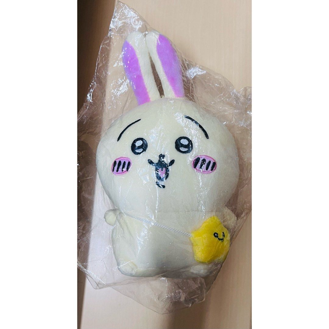 台版Usagi公仔 （分類：絨毛玩具）位於 Hong Kong。 由 usagiulayaha 提交（商品編號 1385585686，圖片 1）。簡介： 100%全新 可選擇順豐到付/面交: 土瓜灣站 🚫請勿議價 Fixed price, no bargain 可PayMe/現金 (Payment methods: PayMe/Cash) 。