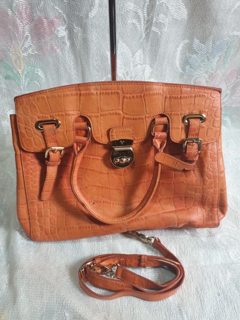 Valentino Rudy (Category: Luxury Bags & Wallets) located in Tuguegarao City. Submitted by starzeke (Listing ID 1385570929, Image 1). Description: Pakibasa po‼️ ❤️Dear Buyers💚 Hindi ako makareply sa inyo, nakalimit kasi message sa carousel, nababasa ko lang cia. hanapin nio na lang po sa fb parehong pangalan po nakalagay sa profile pics. Pm nio ako dun and your Tawad☺️ -Starzeke Thriftshop and Japan Anikz.