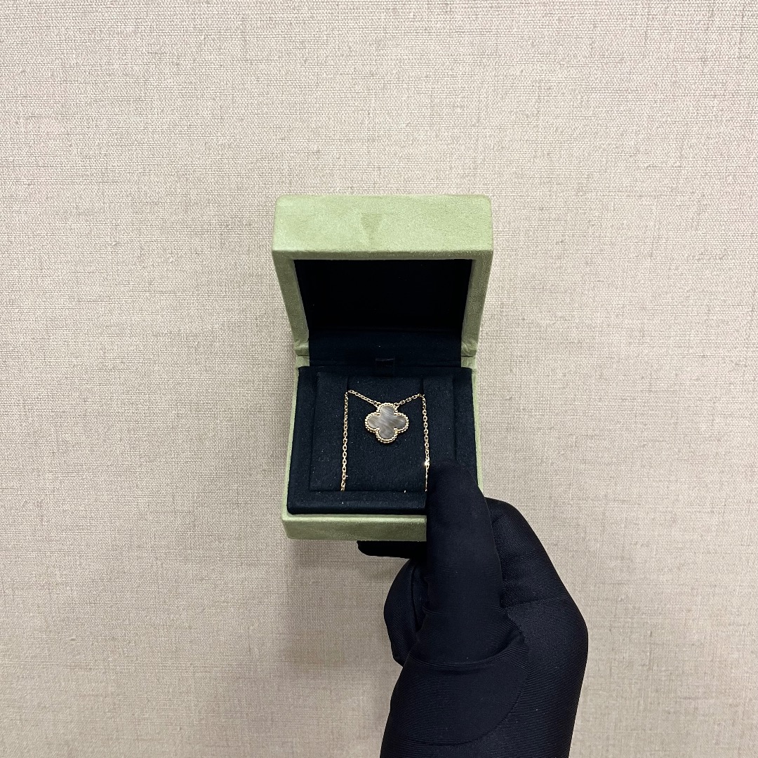 VCA Van Cleef & Arpels Vintage Alhambra Grey MOP 18 K Yellow Gold ...