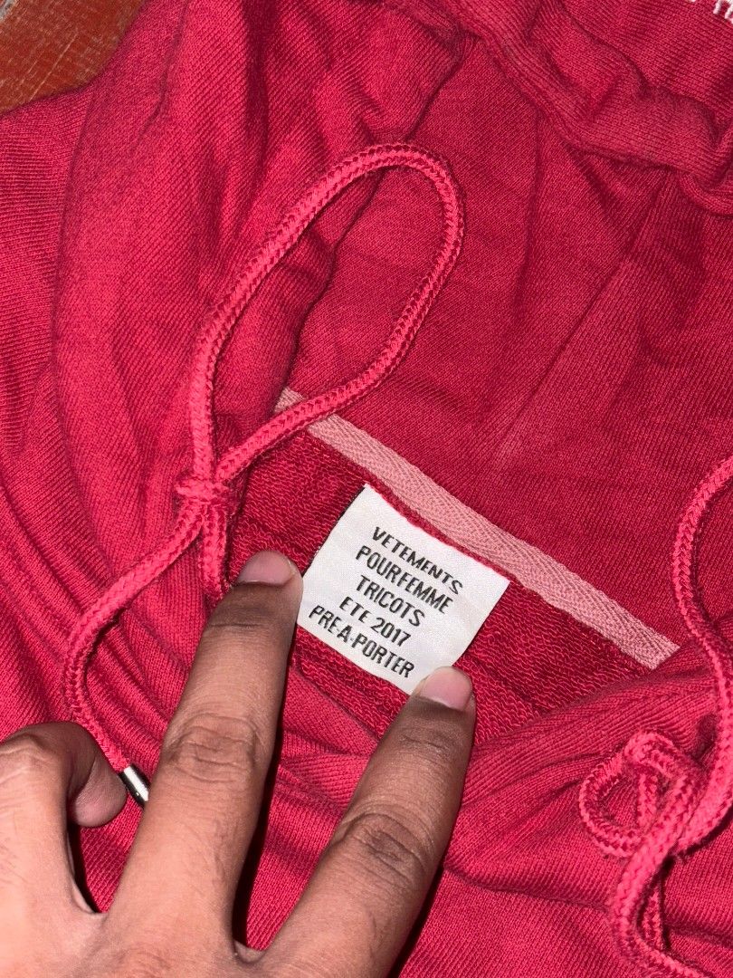 Vetements Hoodie Jacket (Category: Coats, Jackets and Outerwear) located in Manila. Submitted by deelerr (Listing ID 1385575913, Image 3). Description: 550 plus sf issue cut wash tag yung lang.