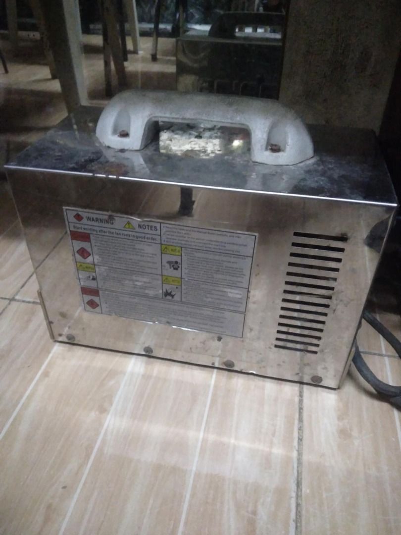 WELDING MACHINE (Category: Construction Tools & Equipment) located in Manila. Submitted by gulibanrog87060 (Listing ID 1385601262, Image 1). Description: 3k NEGOTIABLE FOR GOOD/SURE BUYER.