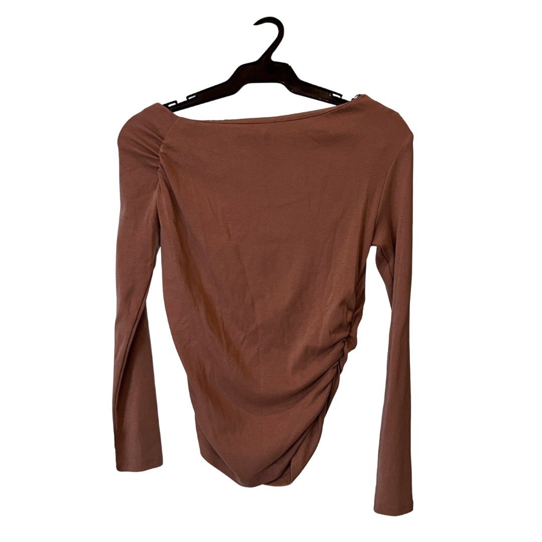 ZARA brown ruched fitted long sleeve top (Category: Shirts) located in Las Pinas. Submitted by ctrldianne (Listing ID 1385509956, Image 2). Description: fits m (size m on tag) love this if only it didnt emphasize my scolio HAHA.