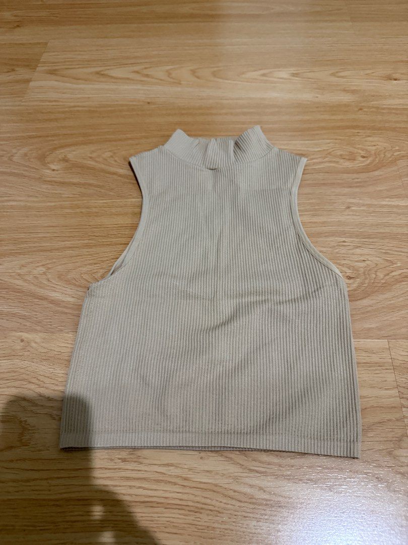 Zara Ribbed Crop Top (Category: Sleeveless) located in Davao. Submitted by thearchiveedit (Listing ID 1385583687, Image 1). Description: - No “when worn” requests Seller’s measurements: 5’2, 41kg, 32-24-32. Bottoms are tailored to fit seller. - No lowballing - No joy reservers - Most items are in pristine condition(barely used, used once) - All items are guaranteed AUTHENTIC.
