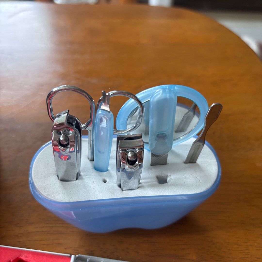 10-pc Manicure set + Mini mirror (Category: Hands & Nails) located in Calamba. Submitted by cur8d (Listing ID 1385657387, Image 2). Description: .