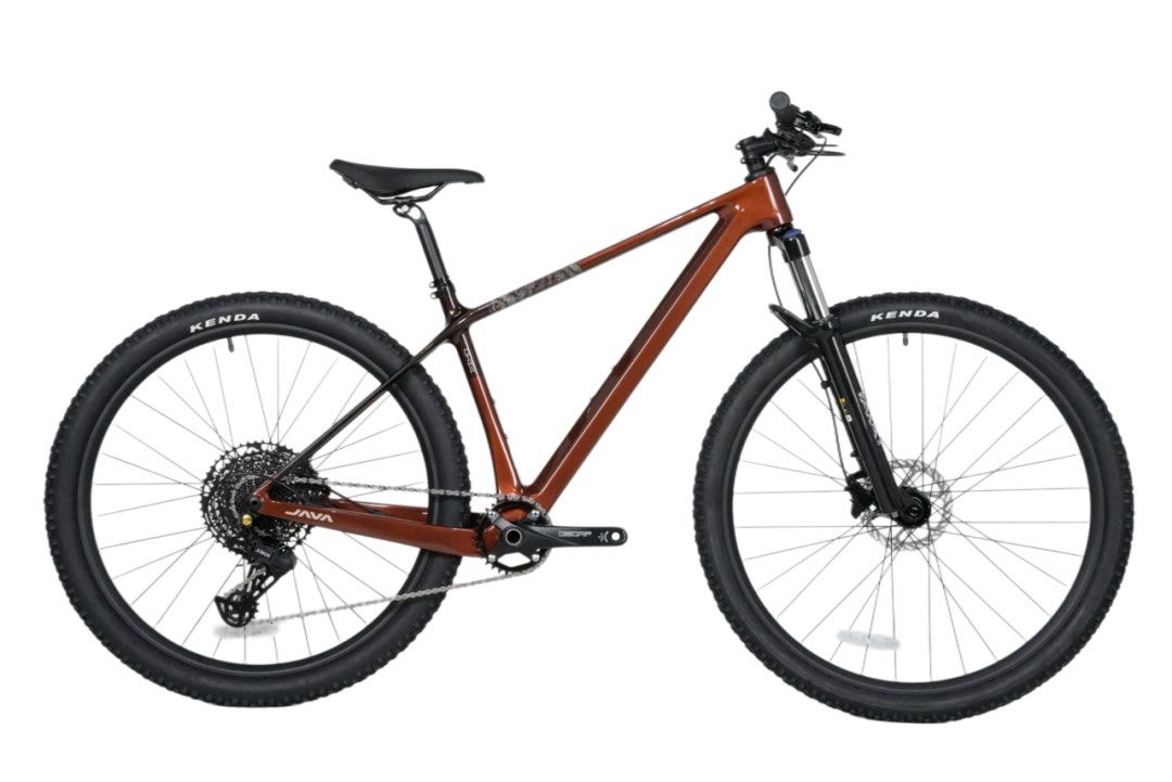 Java Cima Mtb 2025 新款 JAVA CIMA 13速 油剎桶軸碳纖維山地車 送水架前後蛙燈叮叮, 運動產品, 單車及配件, 單車 - Carousell