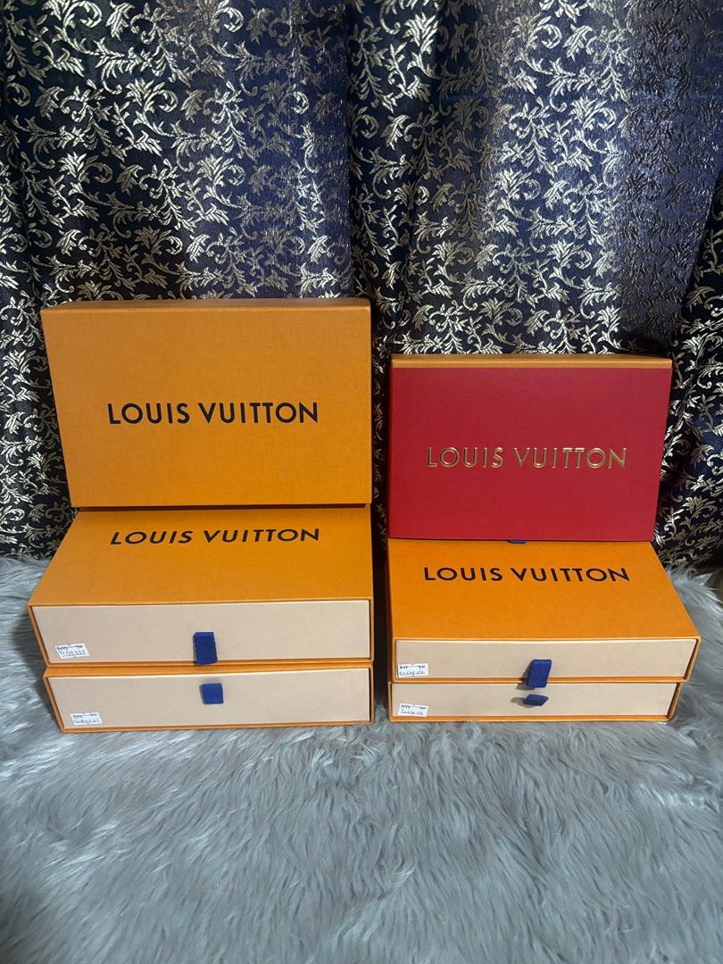 ✅ Authentic LV Wallet / WOC Box (Category: Luxury Bags & Wallets) located in Quezon City. Submitted by box.luxebycheng (Listing ID 1379886503, Image 1). Description: ✅ can fit ZIPPY WALLET / FELICIE / WOC.