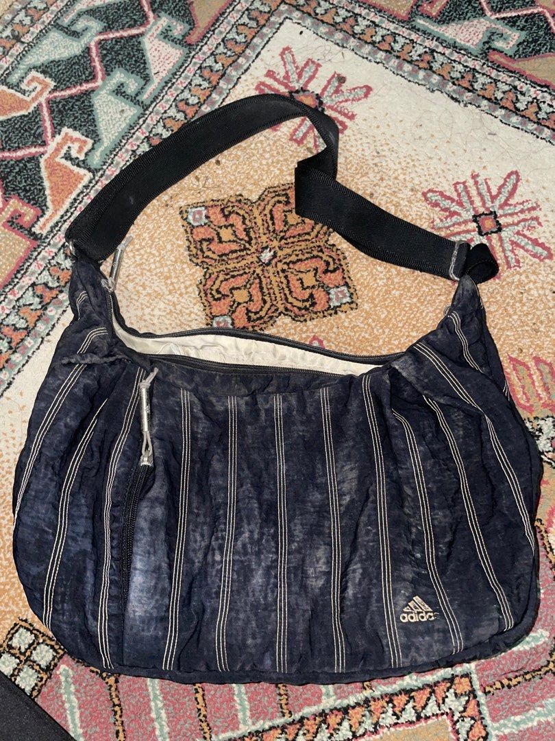 adidas bag (Category: Sling Bags) located in Seremban. Submitted by ansfir (Listing ID 1385649618, Image 1). Description: .