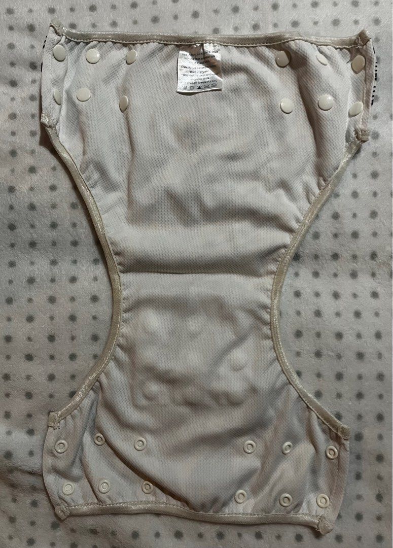 Alva cloth diaper 0-12 months (Category: Babies & Kids Fashion) located in Mandaluyong City. Submitted by jogscloset (Listing ID 1385753892, Image 3). Description: Foot print - 200 Black and white - 200 Take all 350 Note: - can fit newborn babies - can be used for swimming - in very good condition - no insert.
