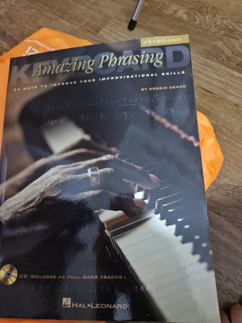 Amazing Phrasing Keyboard Book with CD, Hobbies & Toys, Music & Media ...