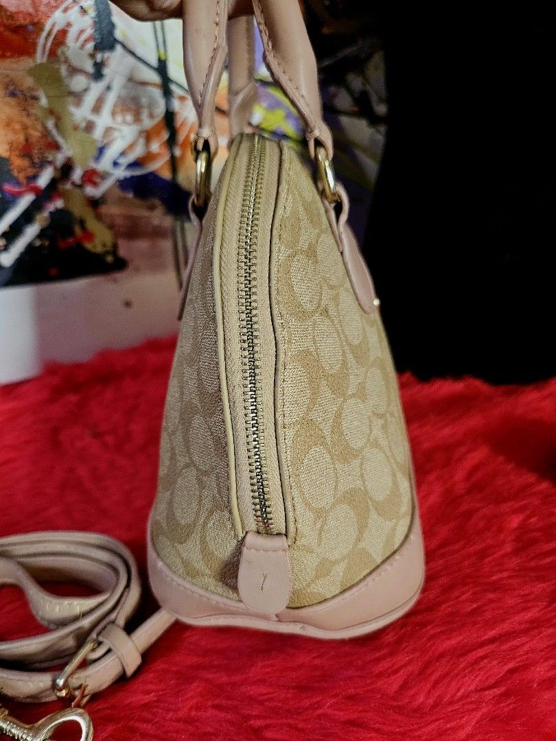 Auth Coach Alma 2 way bag (Category: Luxury Bags & Wallets) located in Las Pinas. Submitted by liezel49 (Listing ID 1385626748, Image 3). Description: good condition see pics posted.