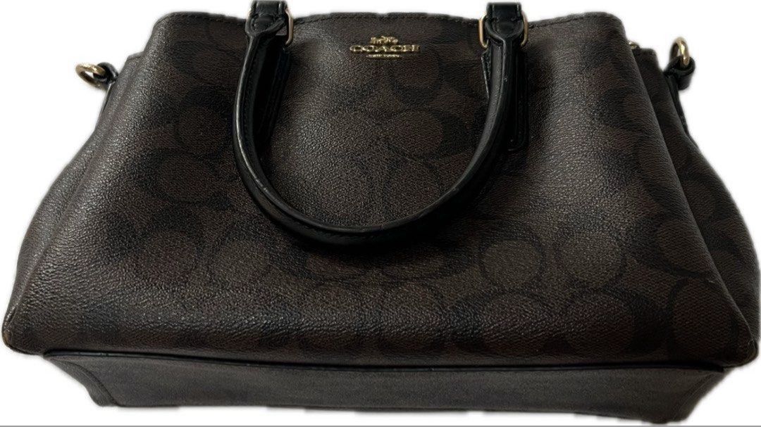 Authentic Coach black/brown mini caryall (Category: Luxury Bags & Wallets) located in Makati City. Submitted by gedjie (Listing ID 1385618881, Image 3). Description: .