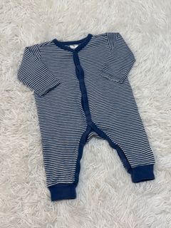 (Category: ) located in . Submitted by thriftqueennn (Listing ID 1385794133, Image 1). Description: .
