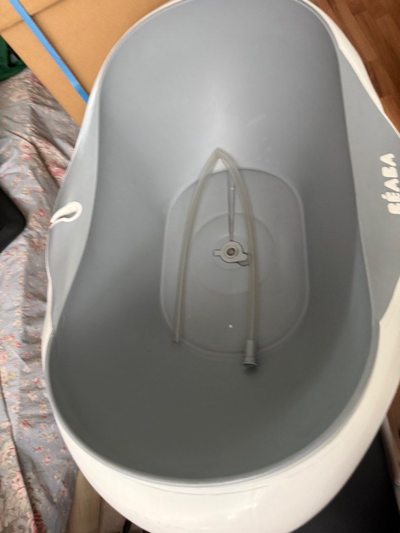 Beaba Camele Bath Tub and Foot Support (Category: Bathtub & Bath Accessories) located in Quezon City. Submitted by actank (Listing ID 1385702965, Image 2). Description: Bought for more than 6K PHP Used for a few times only Good for mommy’s back Bulky item.